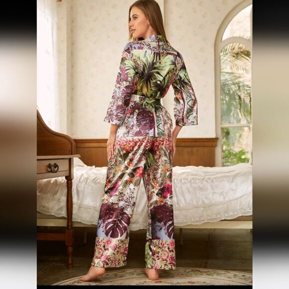 Floral Satin 2 Piece Set XL - Picture 2 of 4